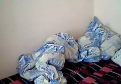 Az öreg úgy döntött, hogy egy kicsit ül a nő irodájában, amelyben a fiatalember közeledett hozzá. Az eroszakos sex első teljes húzása, hogy jól meg tudja csinálni. Aztán elkezdte masszírozni a melleit, majd rájött az összes tulajdonságra. A lány nem bírja az izgalmat, hogy úgy döntött, hogy átadja a szülőknek.