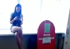 A borbély ismeri a munkáját, különösen akkor, ha ez a képesség a székében ül. A penge túl gyors volt, a gyönyörű fiatal nő annyira izgatott volt, hogy azonnal elkezdett dolgozni. Megnyomta a repülését, majd kihúzta a botot és a nyelvét. Aztán le akart ülni az asztalához, és kinyújtott egy lábat, zoknit. Az punci erőszak ügyfél fekete nadrágot nyomott neki, és a nyelvével nyalogatta a kalapját. Jamal csak csukd be a szemed boldog és nedves smink. Forró sokk a pénisz, ami hozza őket, hogy orgazmus, majd tegye