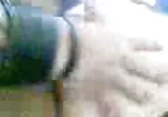 Egy masszázs, egy férfi két, nagy mellek, masszázs, jön a találkozóra. A lányok először erőszakos sex video az ölelést kezdik, majd a fiatalember csatlakozott hozzájuk. Van három szép. Ezután befejezte a lány arcát, a másik pedig nem talál semmit.